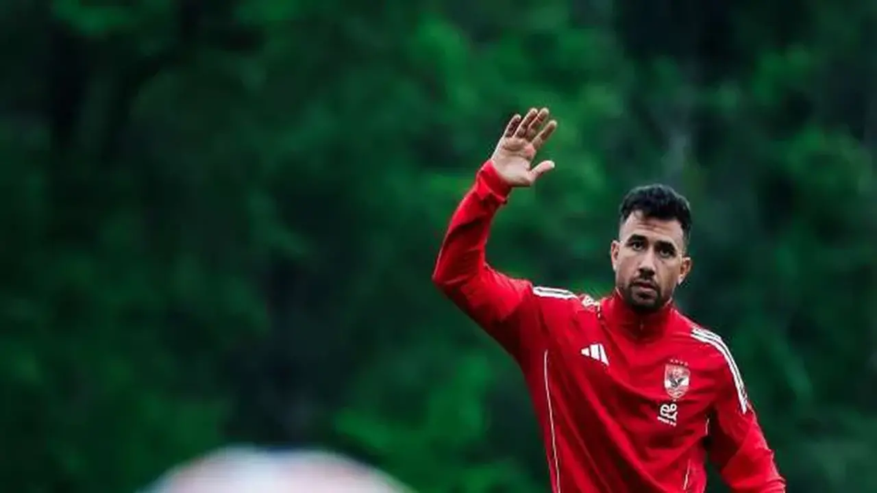 مؤتمر صحفي يجمع ييس توروب وتريزيجيه استعدادًا لمباراة الأهلي والجيش الملكي المغربي